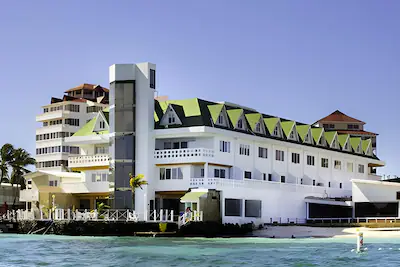 Hotel Lord Pierre San Andrés frente al mar en el centro | Novolandia Tours